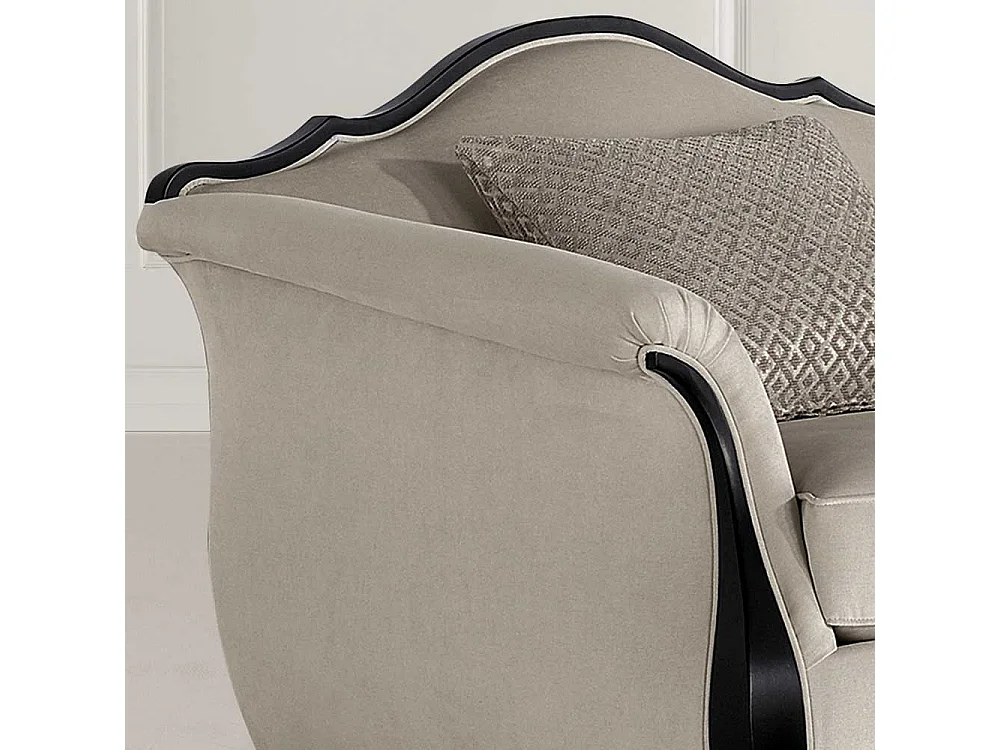 Klassischer Einzelsessel in Beige und Schwarz Vierfußgestell aus Holz