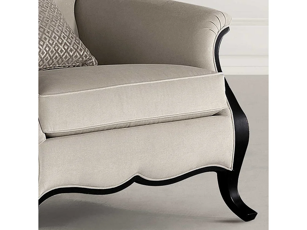 Klassischer Einzelsessel in Beige und Schwarz Vierfußgestell aus Holz