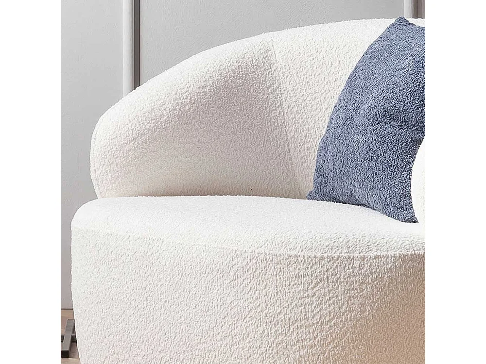 Weißer Polstersessel im Skandi Design Boucle Stoff Bezug