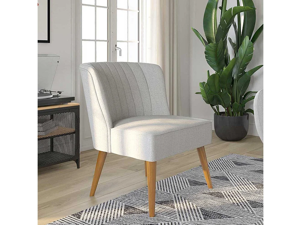 Hellgrauer Einzelsessel im Retrostil Vierfußgestell aus Holz