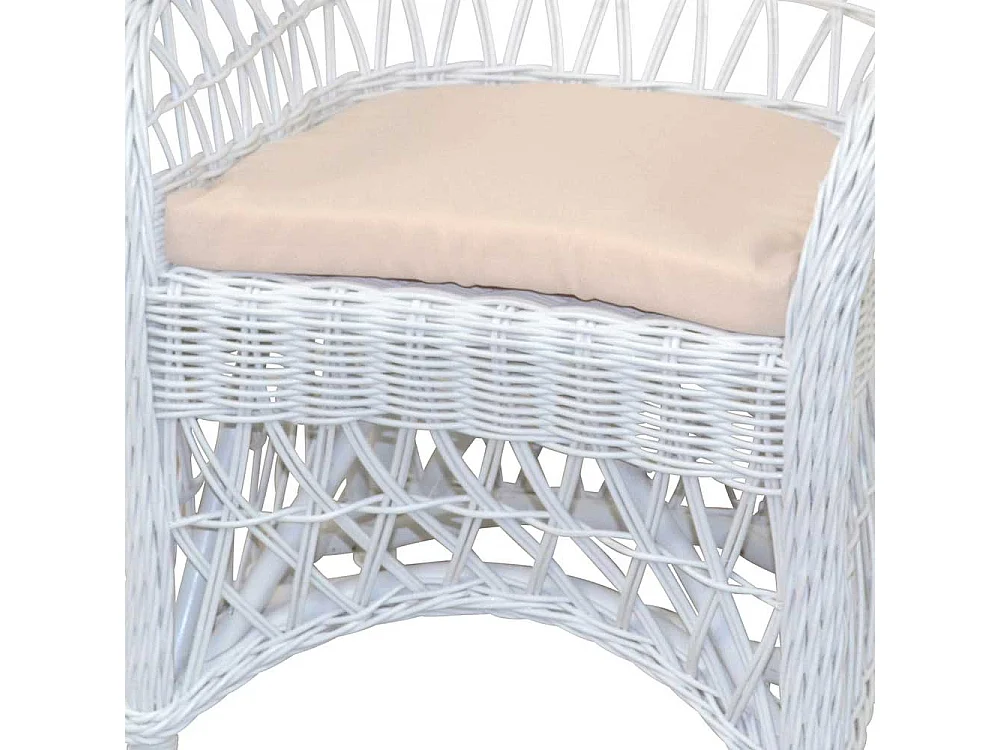 Weißer Korbsessel aus Rattan Geflecht Landhausstil