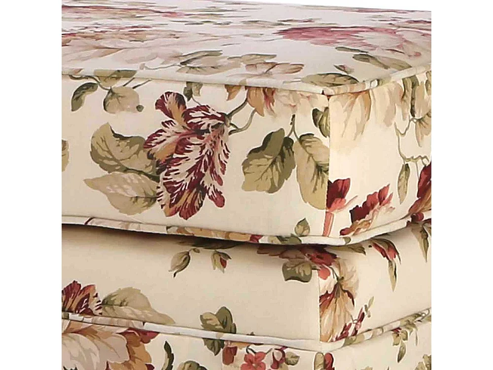 Geblümter Sitzhocker aus Webstoff Landhausstil