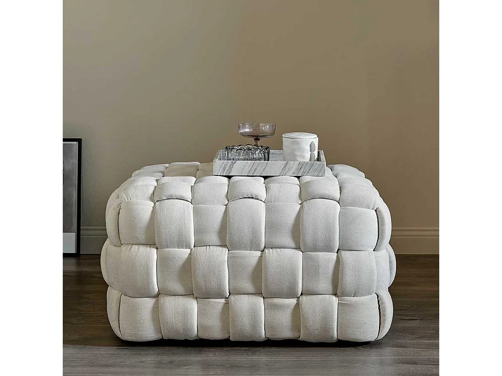 Sitzhocker Hocker in Cremeweiß und quadratischer Form