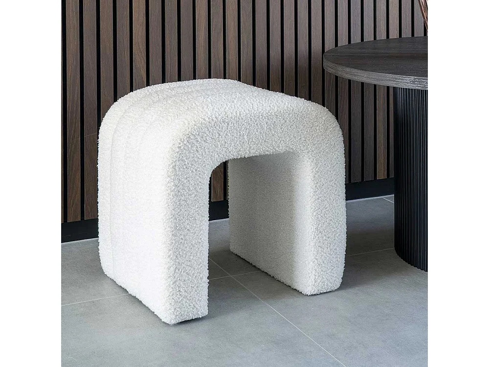 Hocker Polsterhocker im Skandi Design aus Boucle Stoff