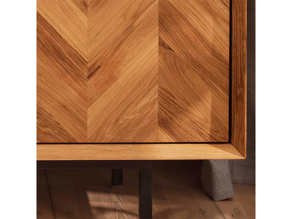 Kommode Vollholz in Wildeichefarben Vierfußgestell aus Metall