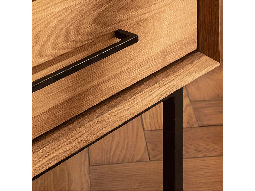 Wildeiche Kommode aus Massivholz Vierfußgestell aus Metall