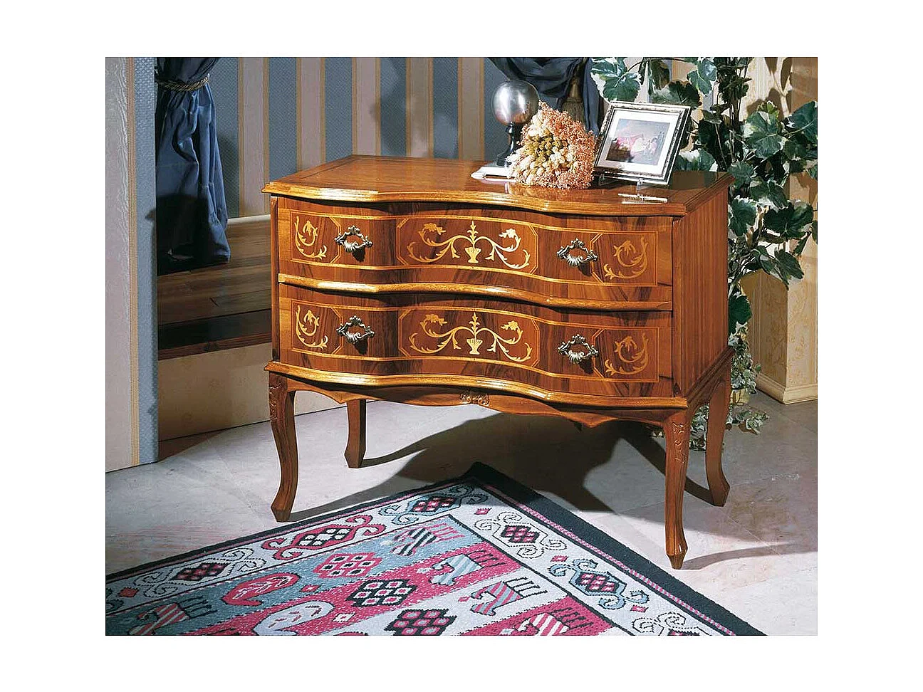 2 Schubladen Kommode im Barockstil Nussbaum furniert