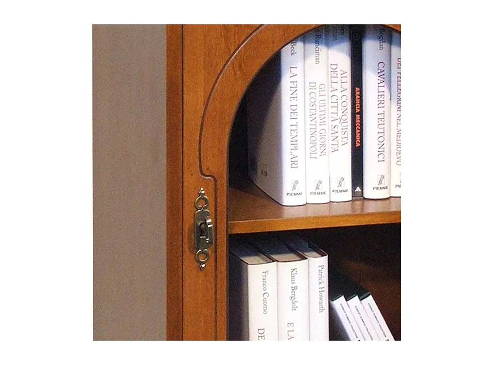 Nussbaumfarbige Kommode mit Glastür einer Schublade