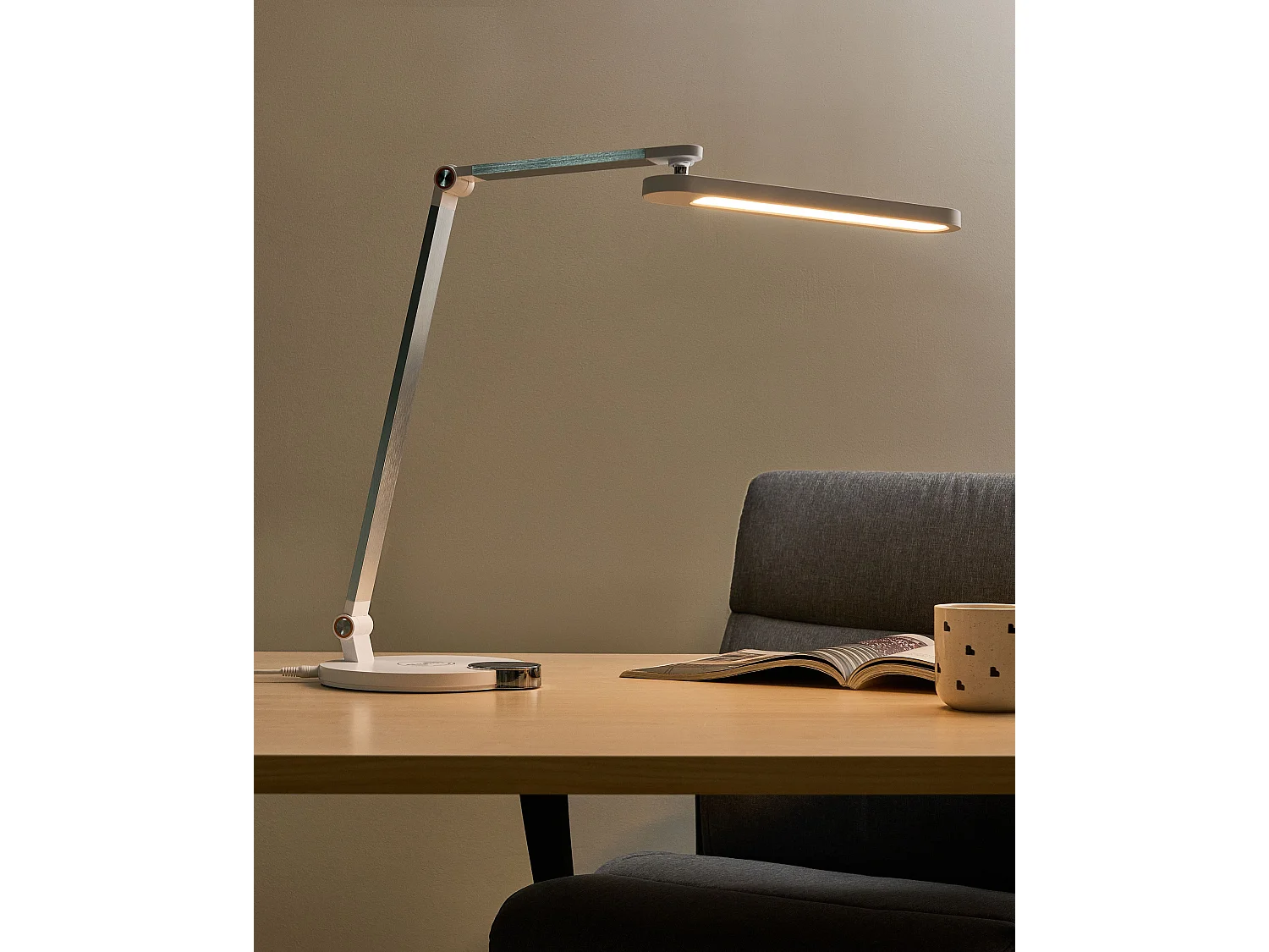 Lampe de bureau LED CAROY Avec chargeur sans fil Blanc