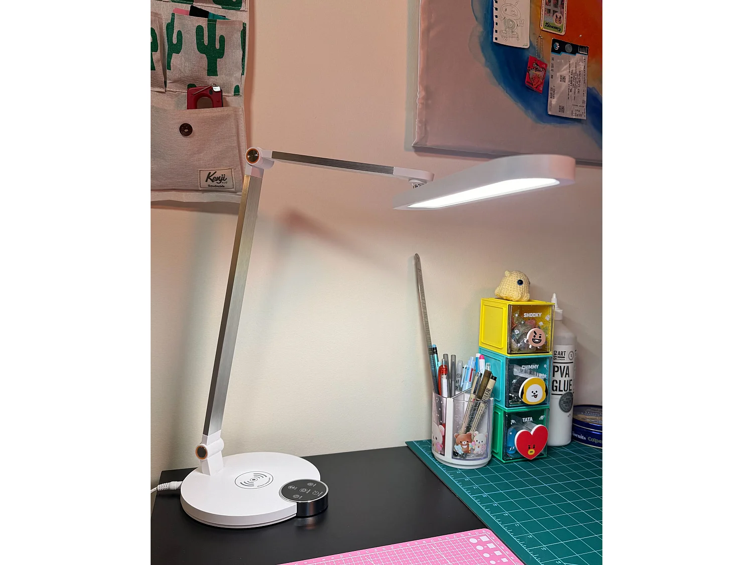Lampe de bureau LED CAROY Avec chargeur sans fil Blanc