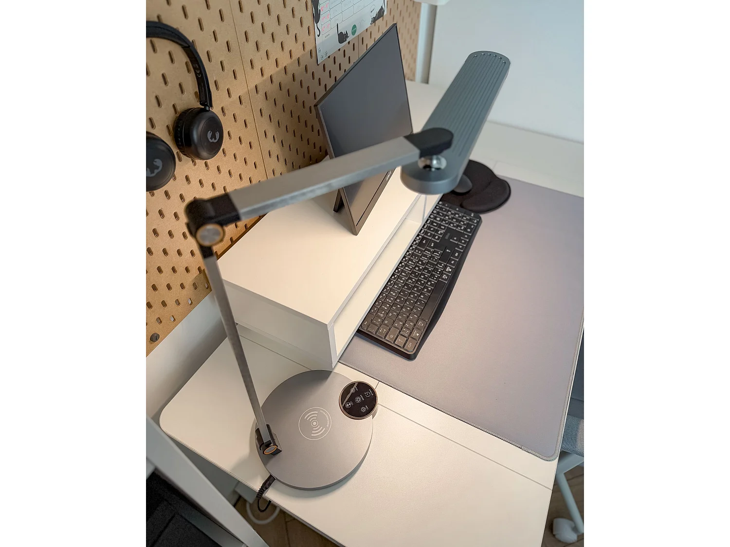 Lampe de bureau LED CAROY Avec chargeur sans fil Gris