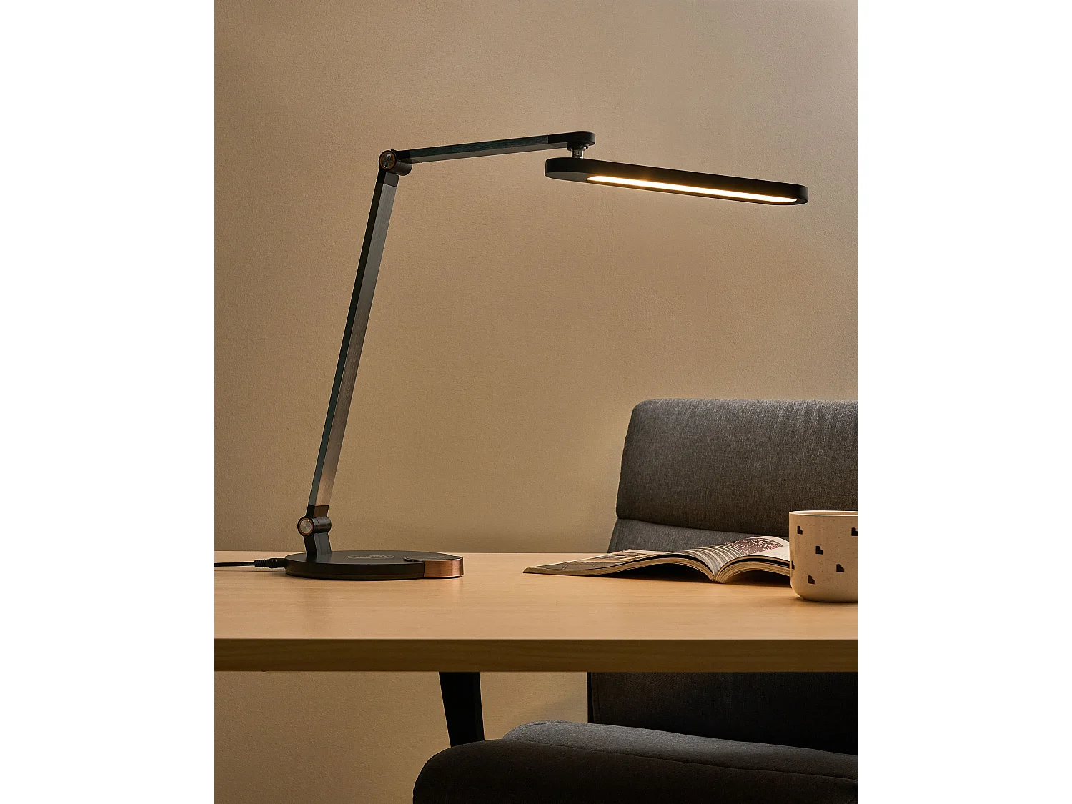 Lampe de bureau LED CAROY Avec chargeur sans fil Noir