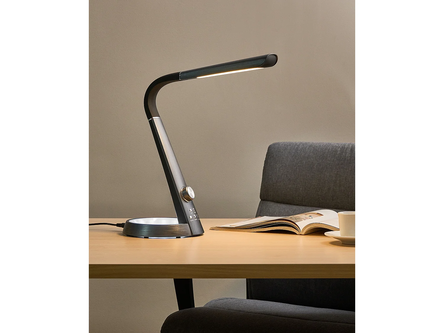 Lampe de bureau LED CANOPUS avec port USB Noir