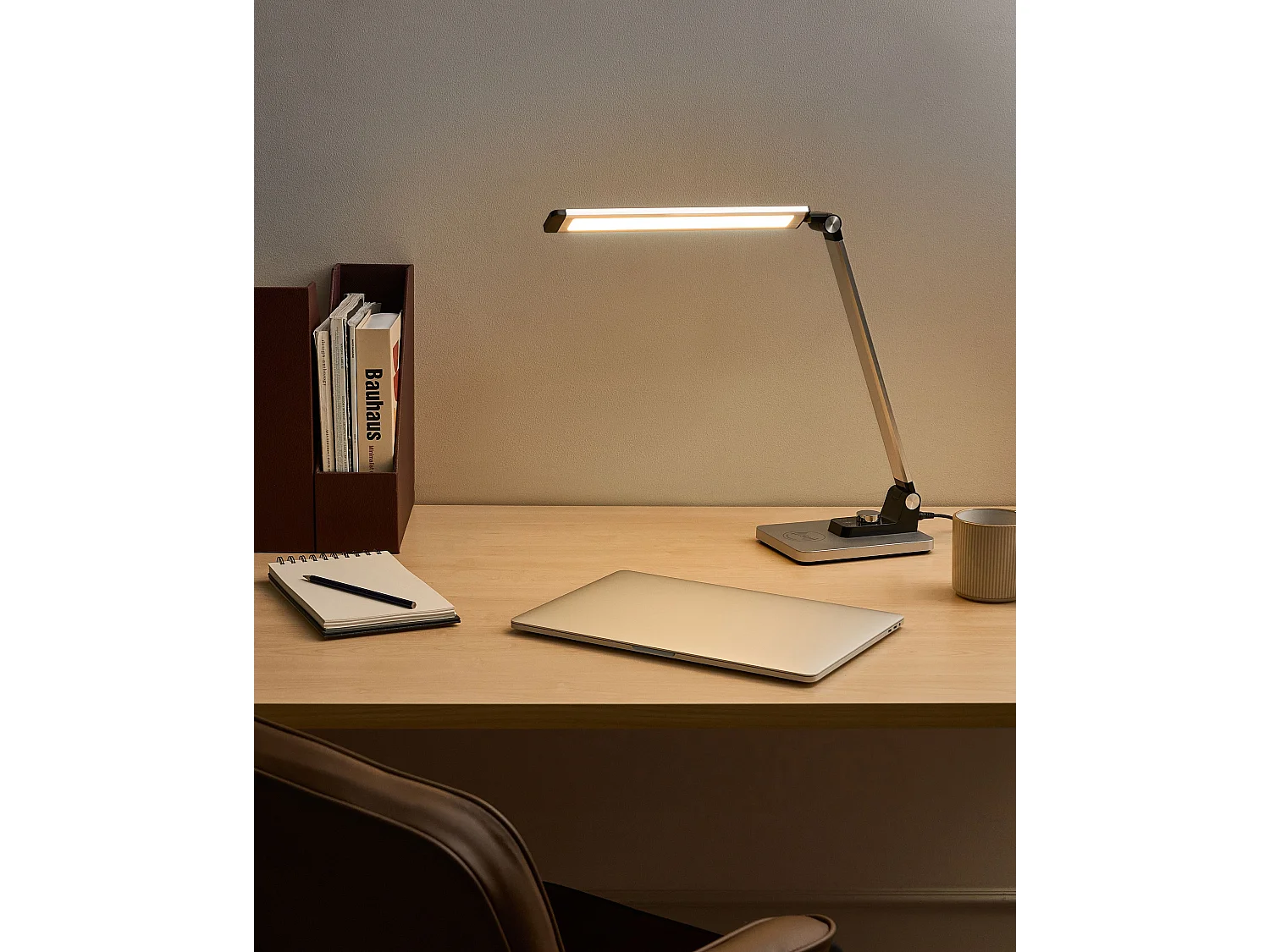 Lampe de bureau LED ENIF Avec chargeur sans fil Argenté