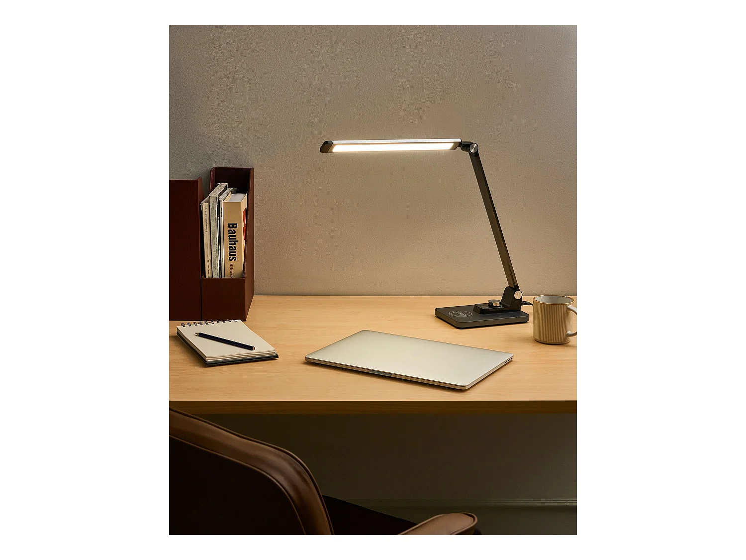 Lampe de bureau LED ENIF Avec chargeur sans fil Noir