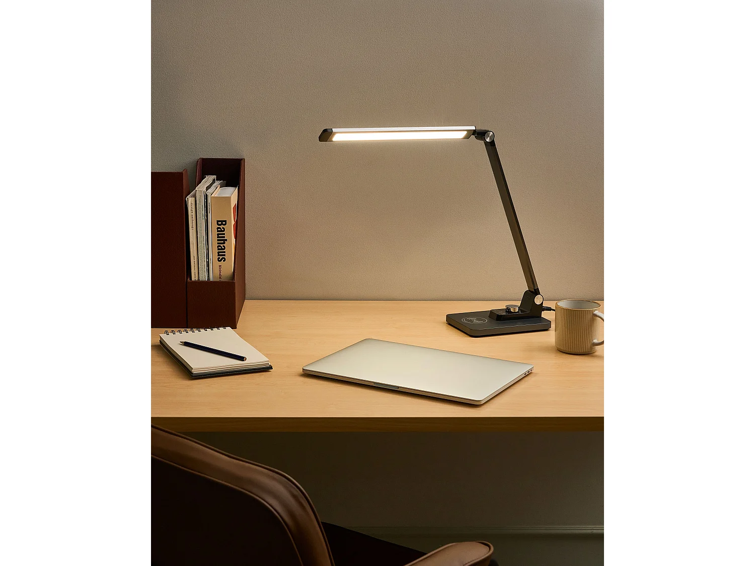 Lampe de bureau LED ENIF Avec chargeur sans fil Noir