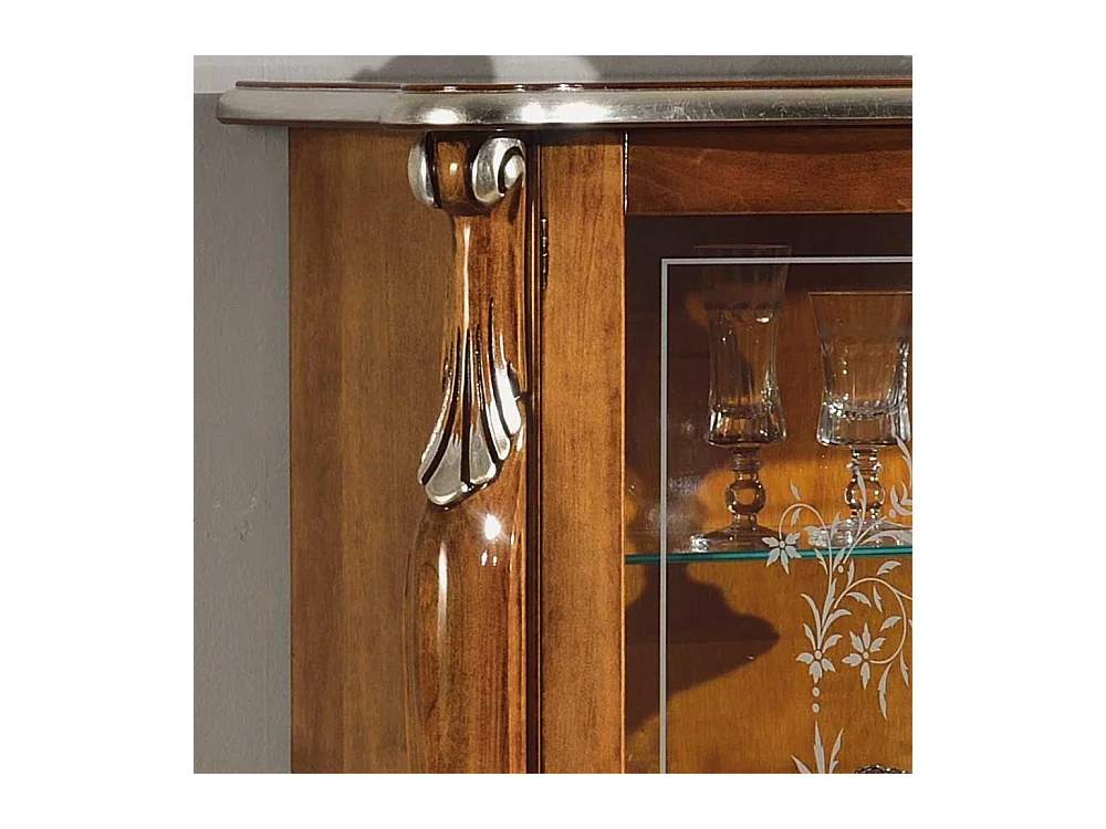 Esszimmerschrank in Nussbaumfarben italienischen Stil