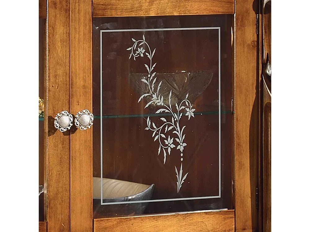 Esszimmerschrank in Nussbaumfarben italienischen Stil