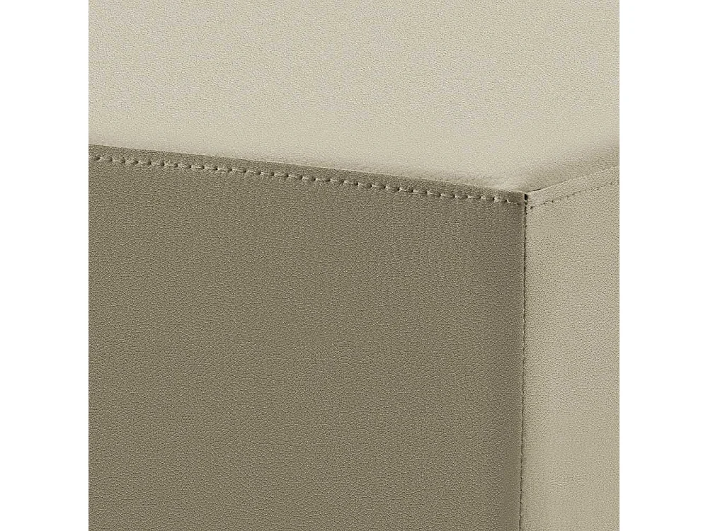 Hochhocker mit Vierfußgestell aus Metall quadratischer Form