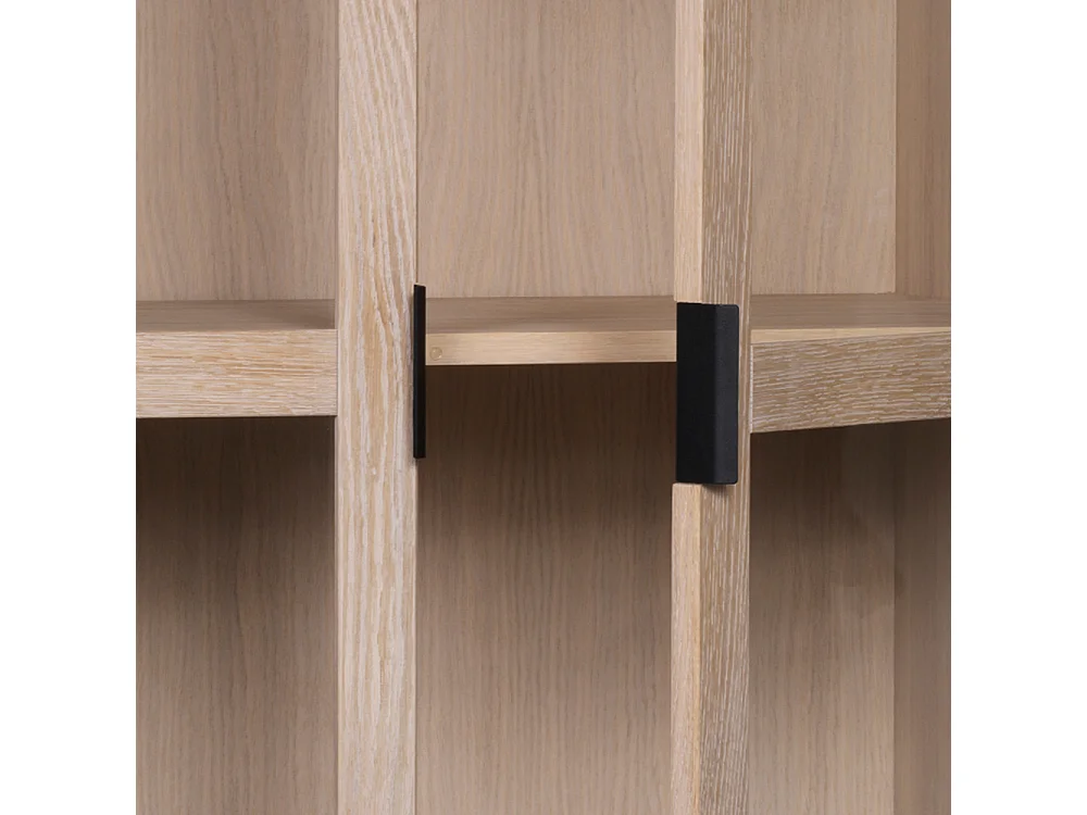 Esszimmer Vitrine aus Eiche White Wash massiv 195 cm hoch