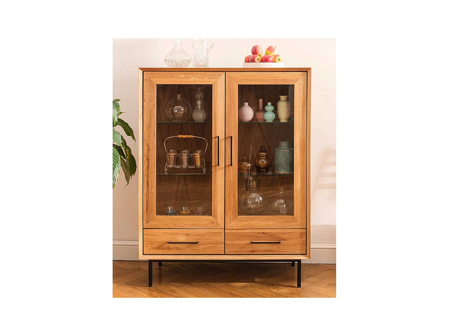 Wohnzimmer Vitrinenschrank massiv aus Wildeiche zwei Schubladen