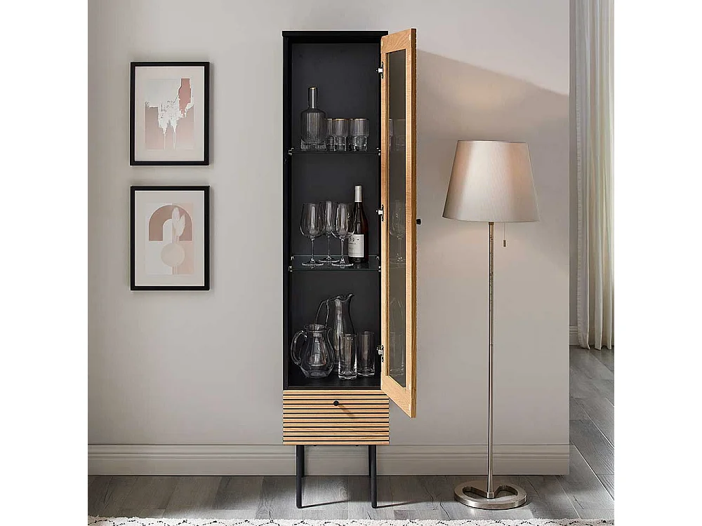 Schrank Vitrine schmal im Skandi Design einer Schublade
