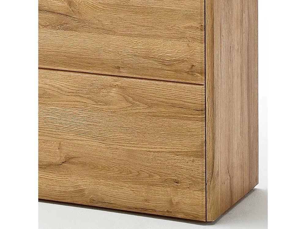 Vitrinenschrank in Wildeichefarben Landhaus Design