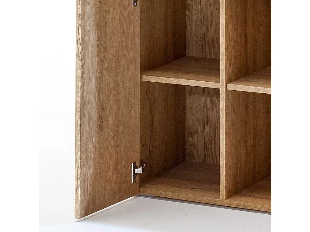 Vitrinenschrank in Wildeichefarben Landhaus Design