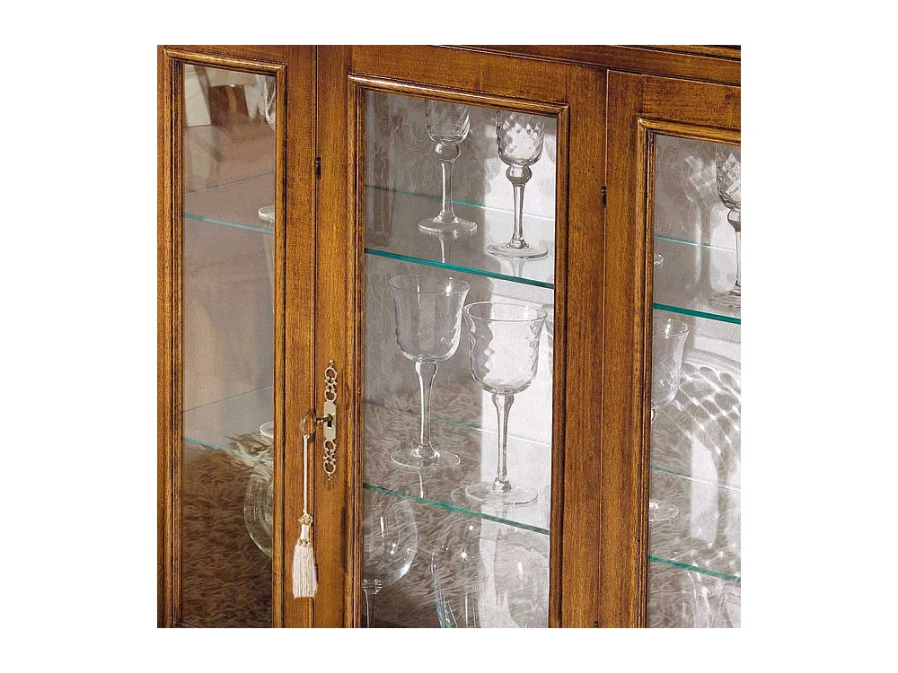 Vitrine im italienischen Design Nussbaumfarben