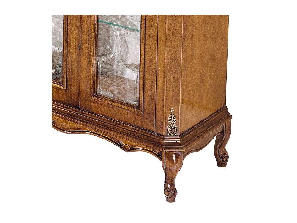 Vitrine im italienischen Design Nussbaumfarben