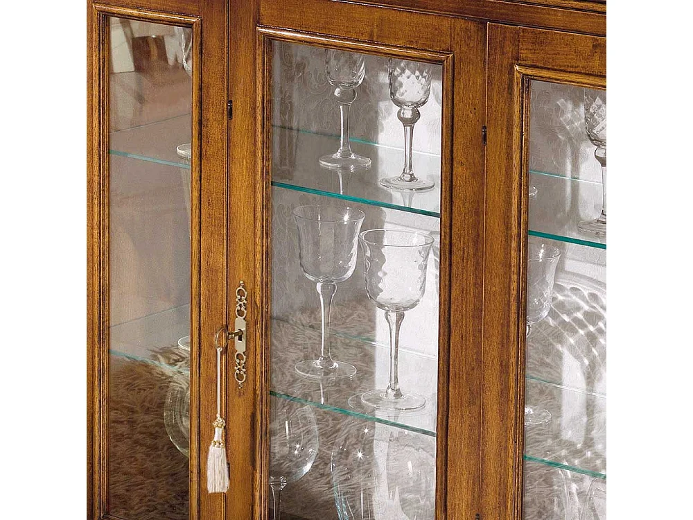 Vitrine im italienischen Design Nussbaumfarben