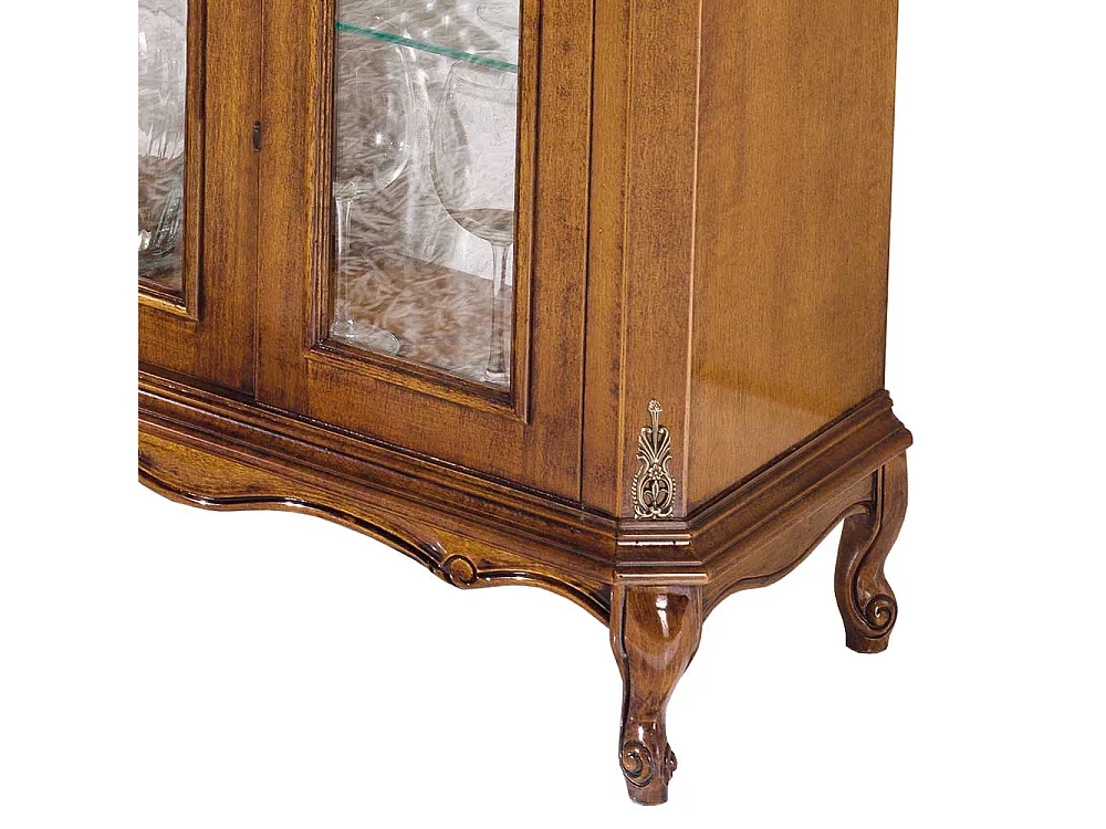 Vitrine im italienischen Design Nussbaumfarben