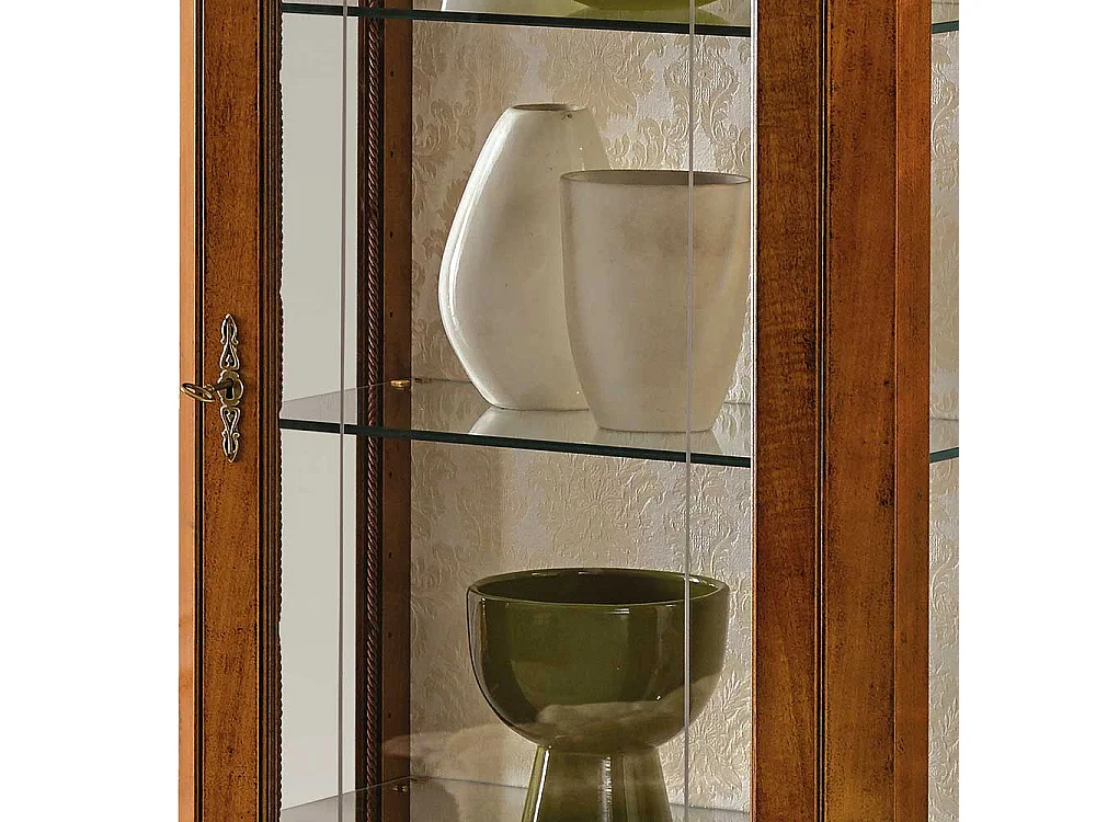 Esszimmer Vitrinenschrank in Nussbaumfarben Glasböden