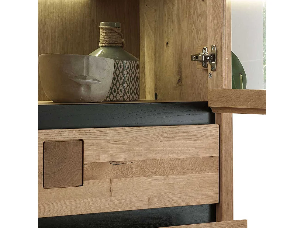 Vitrinenschrank Wildeiche aus Massivholz drei Schubladen