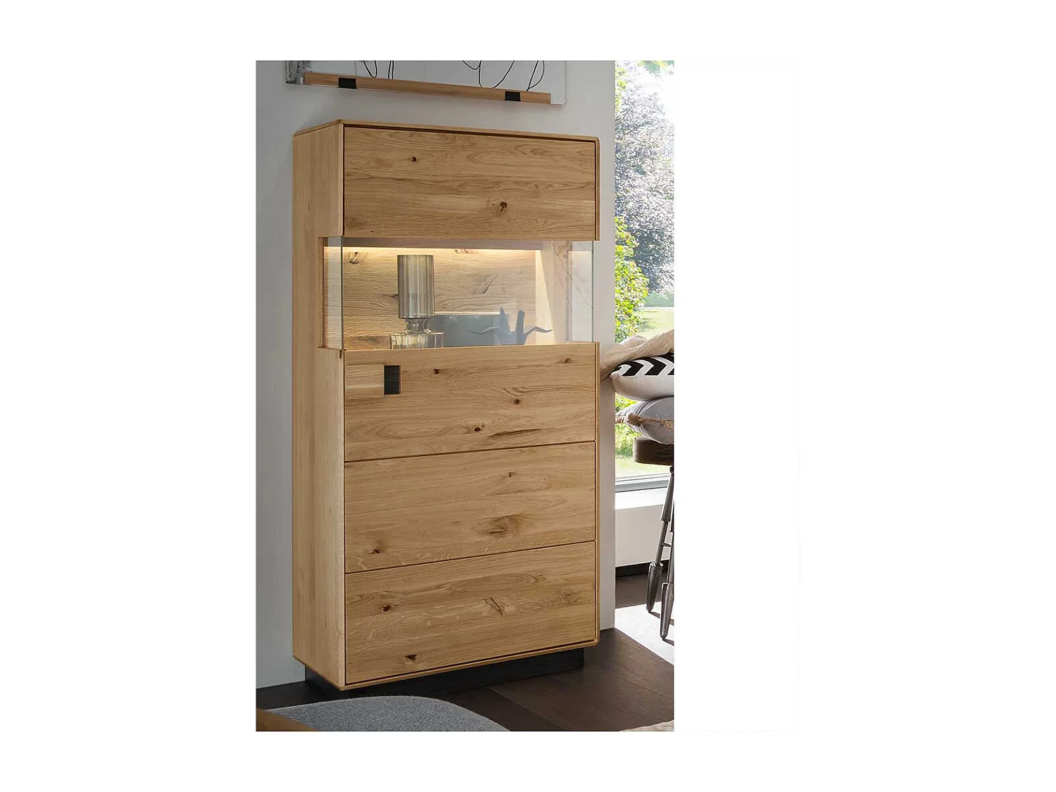 Massive Wohnzimmer Vitrine aus Wildeiche und Eiche LED Beleuchtung