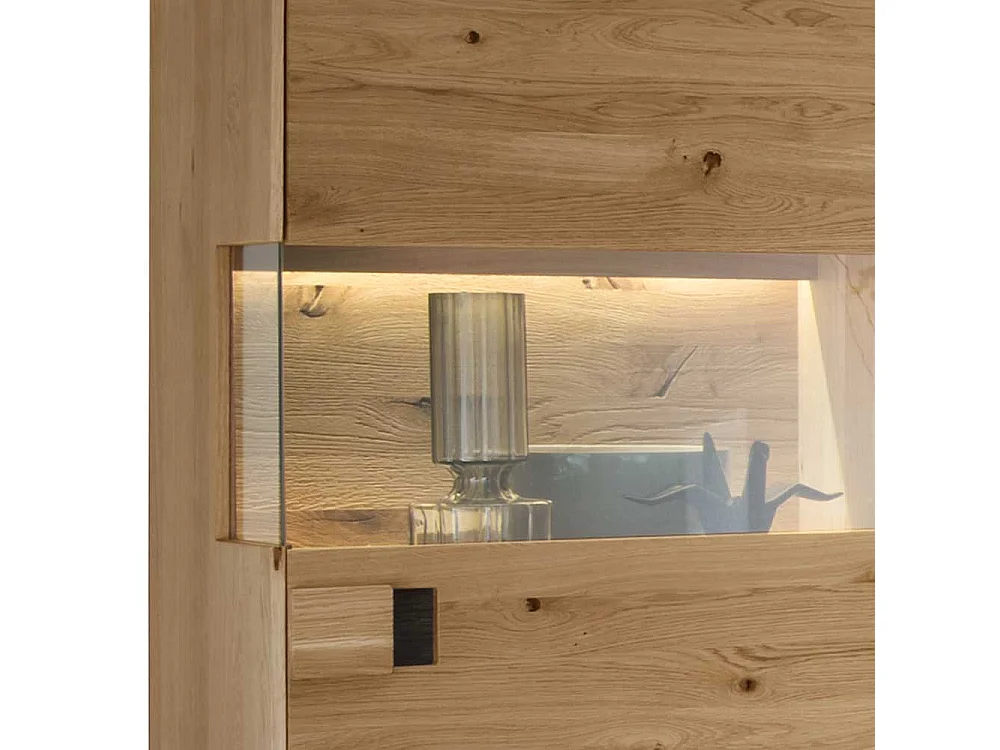 Massive Wohnzimmer Vitrine aus Wildeiche und Eiche LED Beleuchtung