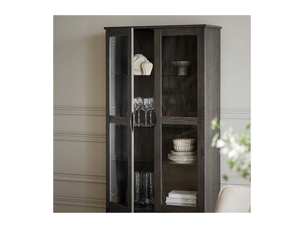 Skandi Vitrine in Eiche Dunkelbraun zwei Glastüren und einer Schublade