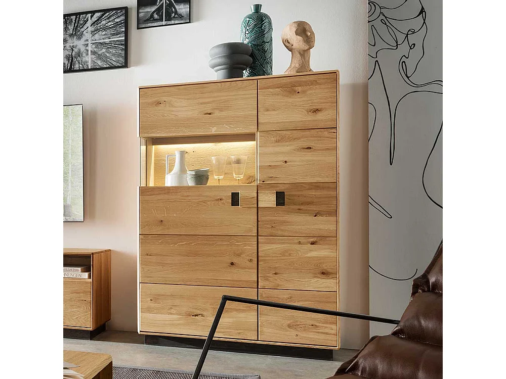 Moderne Vitrine aus Wildeiche und Eiche Massivholz 2 Türen