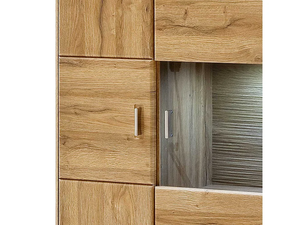 Vitrinenschrank in Wildeichefarben Landhaus Design