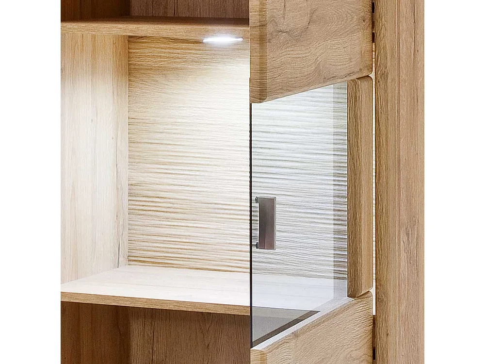 Vitrinenschrank in Wildeichefarben Landhaus Design