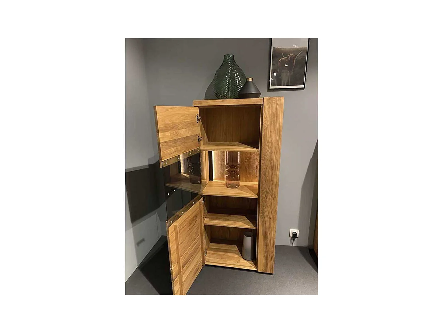 Massive Vitrine in Wildeichefarben 1 türig