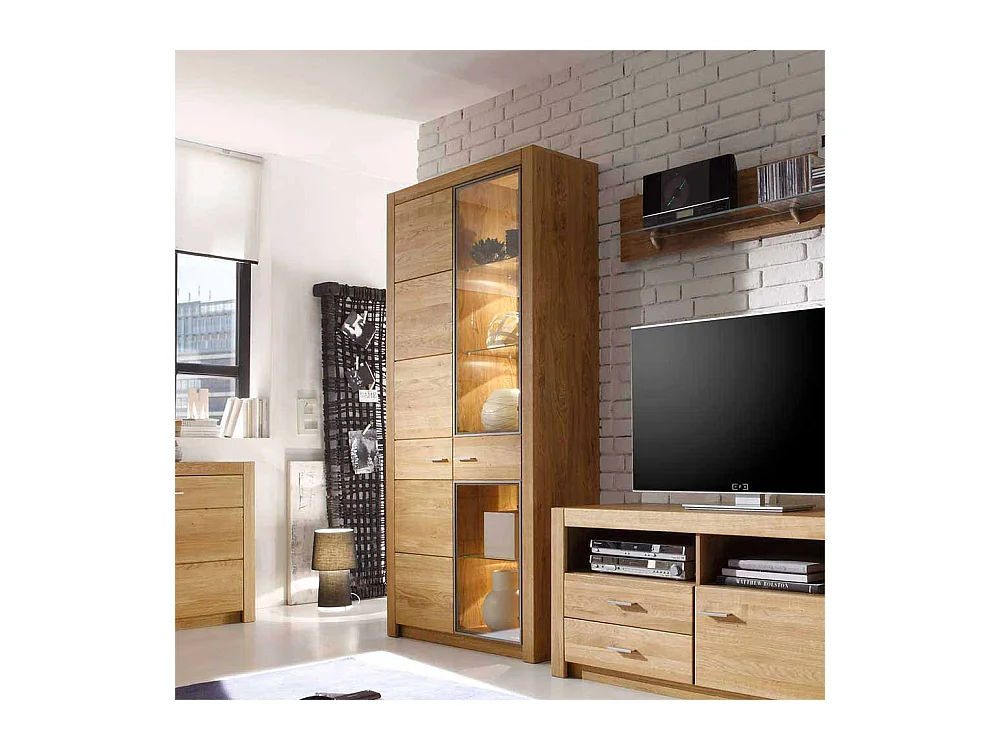 Standvitrine aus Asteiche teilmassiv ge�lt LED Beleuchtung