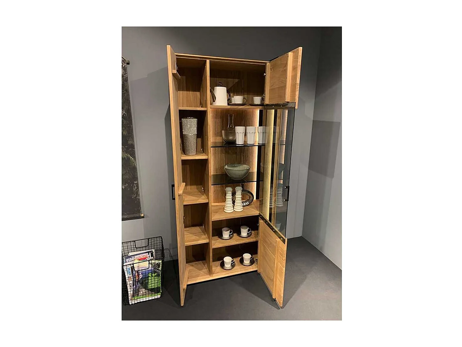 XL Wohnzimmervitrine in Asteichefarben Massivholz und Glas