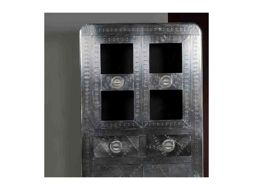 Standvitrine im Industry Style ausgefallen