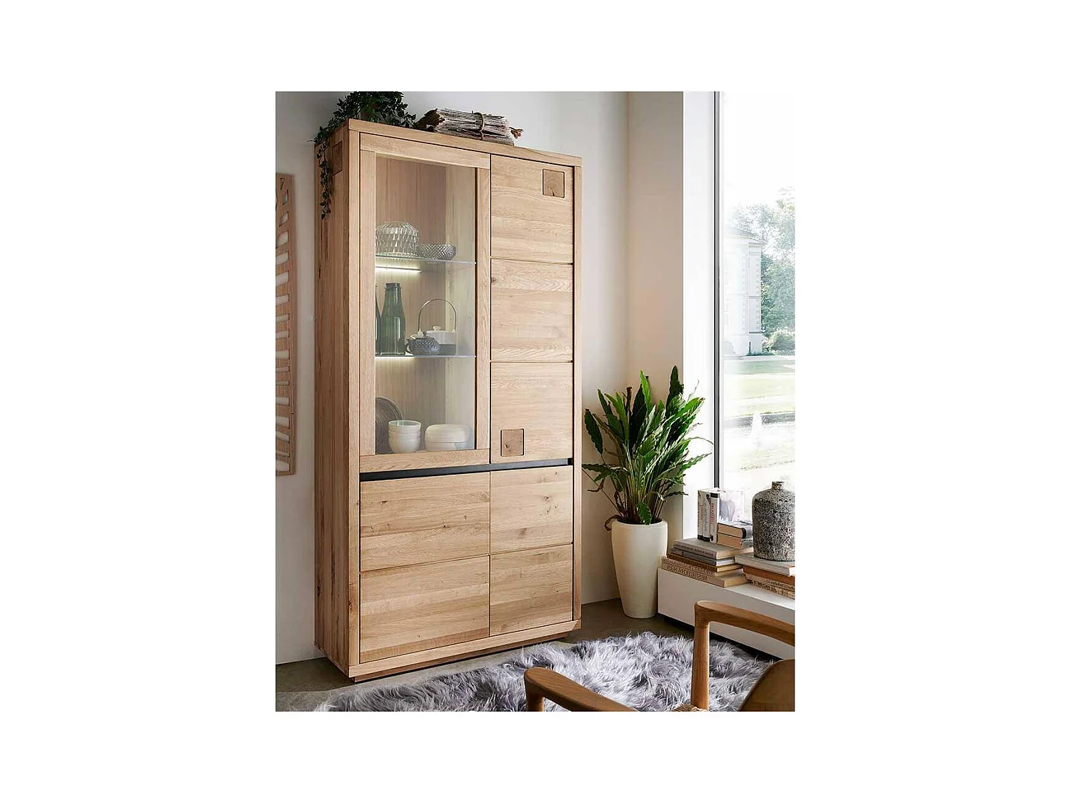 Esszimmervitrine Standvitrine mit Hirnholz Applikation 205 cm hoch