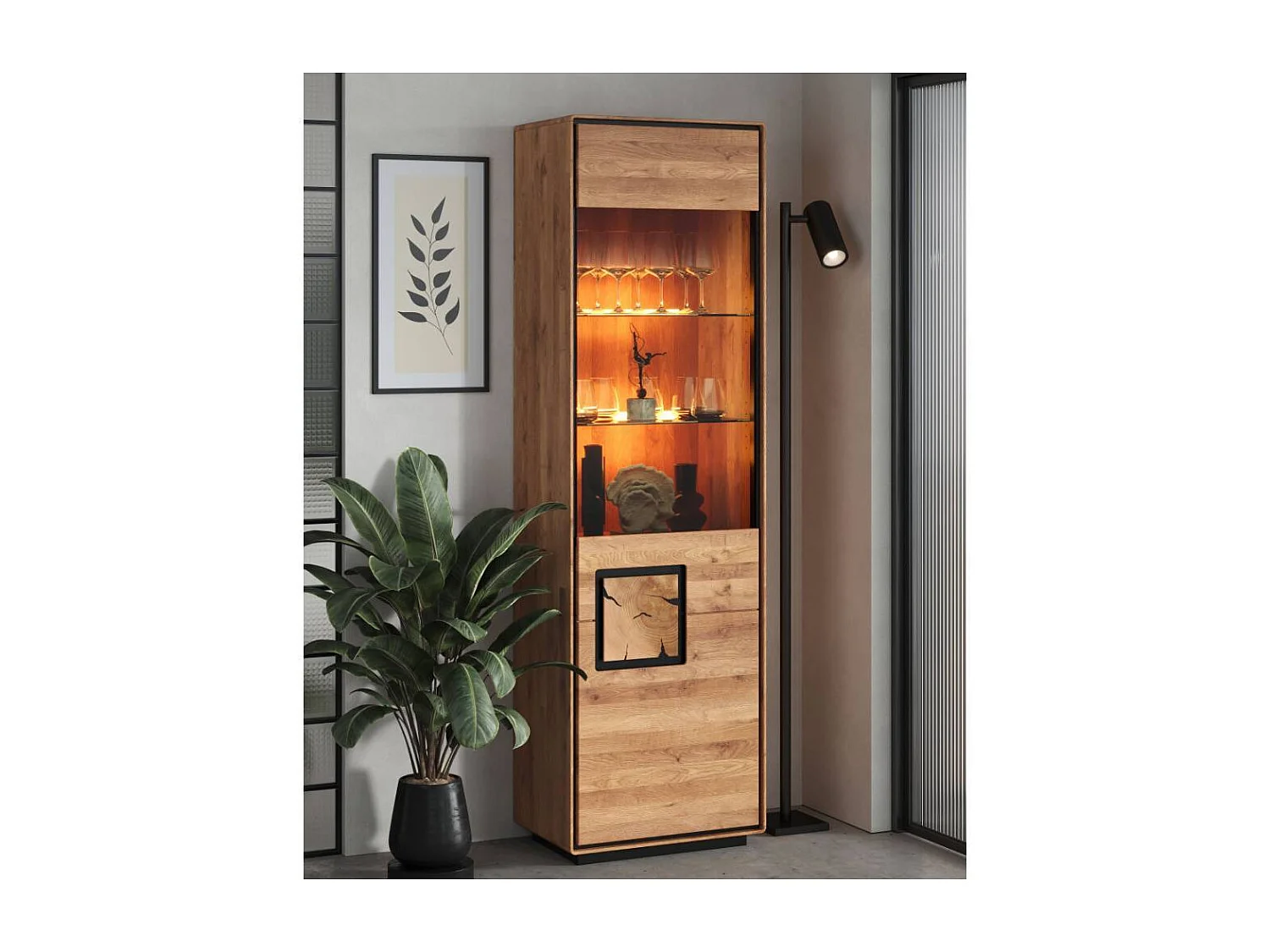 Wohnzimmervitrine Standvitrine aus Wildeiche Massivholz mit zwei Glasböden