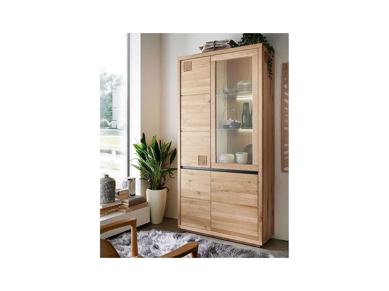 XL Wohnzimmervitrine aus Wildeiche Massivholz Hirnholzeinlagen