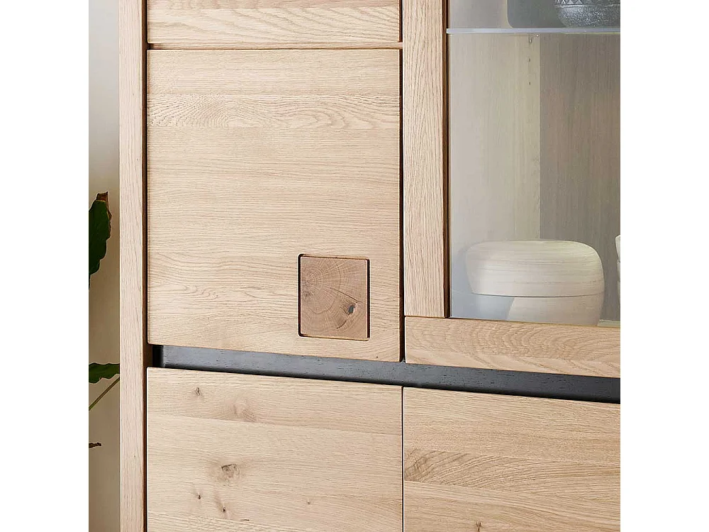 XL Wohnzimmervitrine aus Wildeiche Massivholz Hirnholzeinlagen