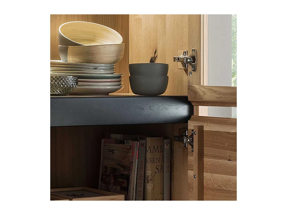 Wohnzimmervitrine aus Wildeiche Massivholz Hirnholzeinlage