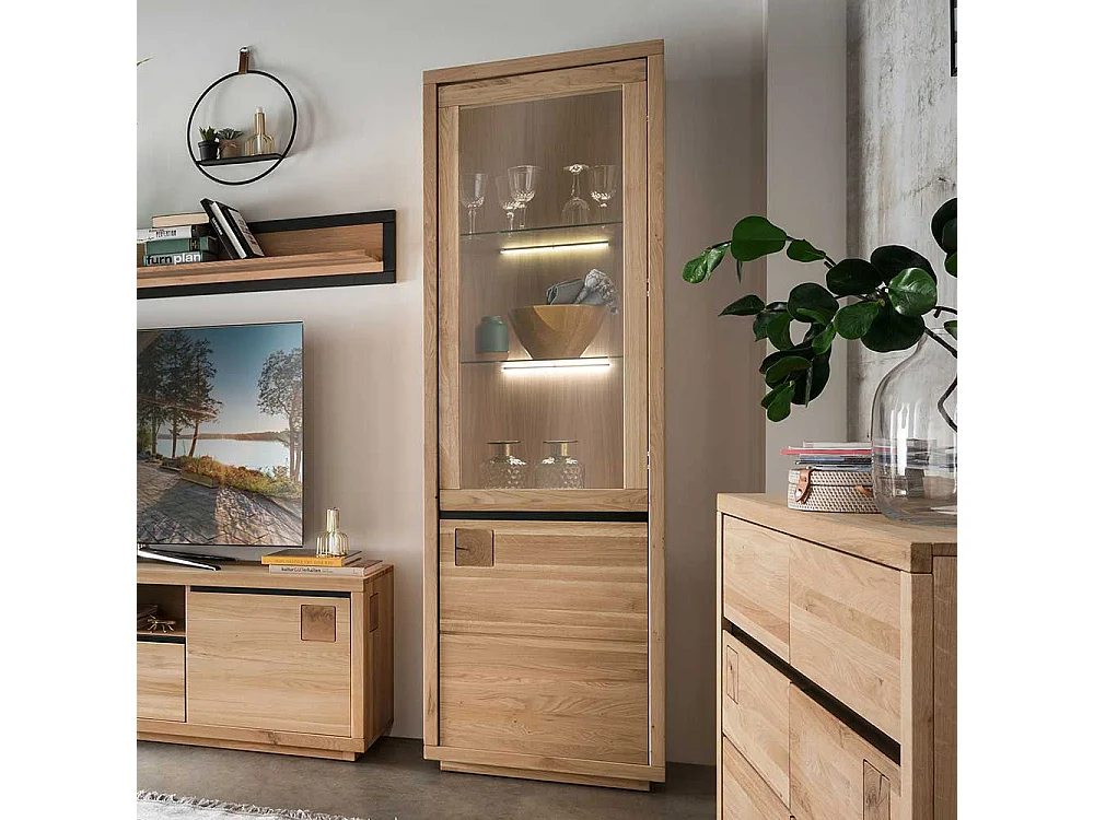 Wohnzimmervitrine aus Wildeiche Massivholz Hirnholzeinlage